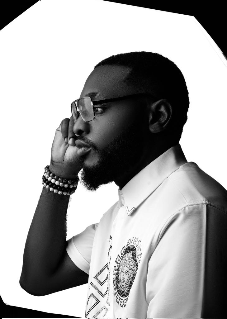 It's my birthday today.
Here's to a glass of hope—hope that someday, just someday, a rainbow will fly out of the fists of this flood we call life.
Cheers to myself, and everyone keeps cheering the sun inside me.
I love me, I love you all.❤️