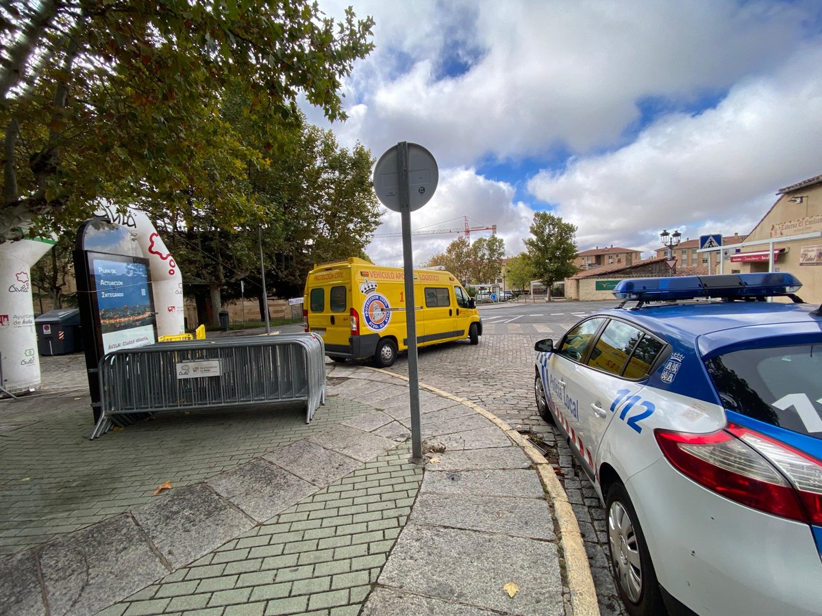 EmergenciaAvila's tweet image. Este #domingo os estamos acompañando en la Carrera Popular Arrabal de San Nicolás con efectivos de #PolicíaLocalAV y @ProteCivilAvila