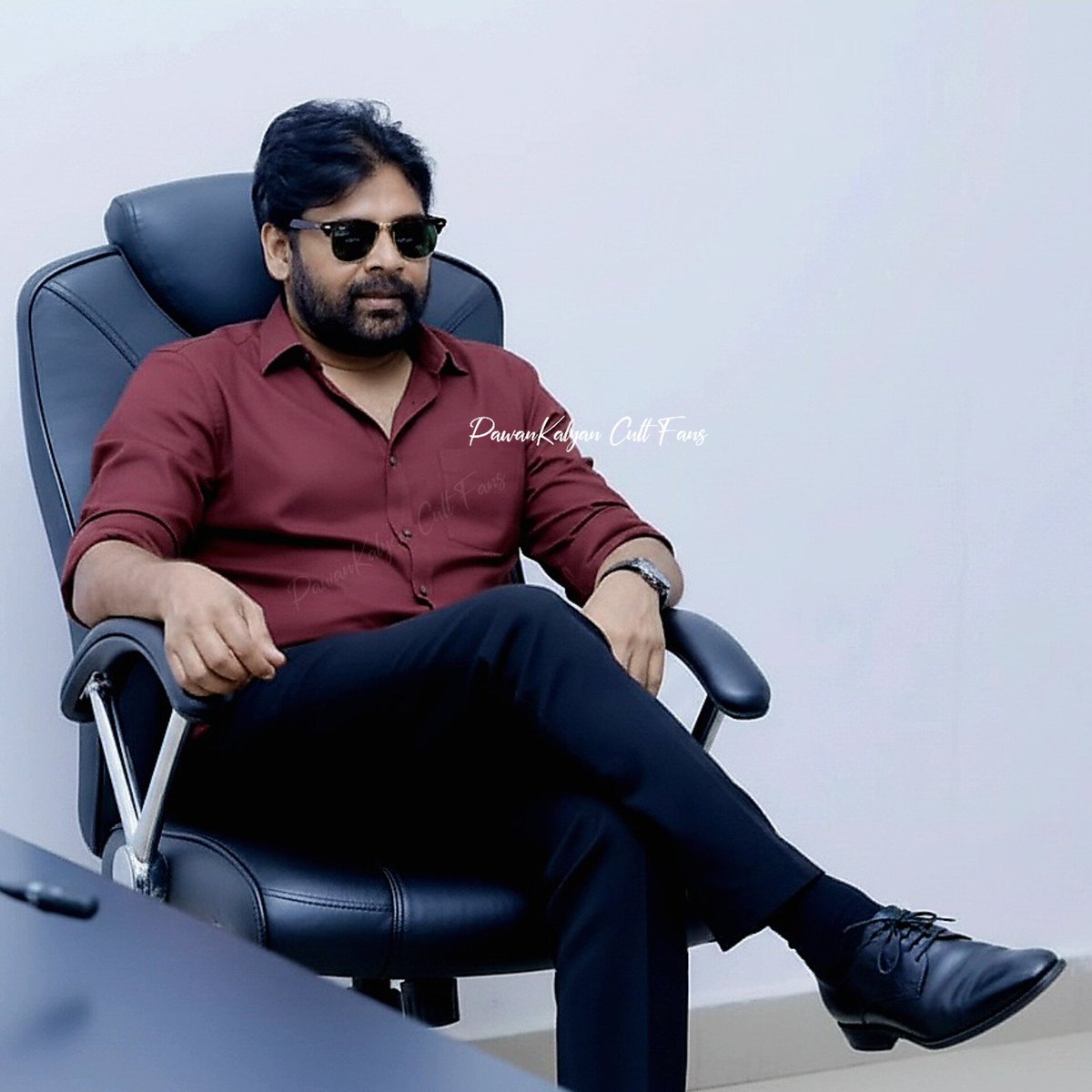 PawanKalyanCF's tweet image. King of Attitude Aura & Swag one & only Kalyan 😎🔥
#TheyCallHimOG #PawanKalyan