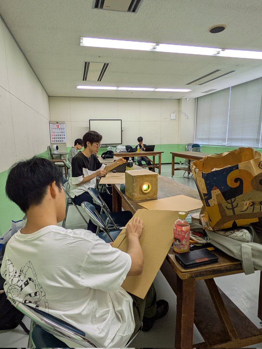 昨日も学祭準備でした〜
明日も16時から学生会館2階集会室4にて、学祭準備です！
学祭まで後1週間を切り、部員一同引き締めて頑張ります🔥
#長崎大学 #長大 #漫画研究会 #漫研
#長崎大学漫画研究会 #長大漫研 
#サークル #サブカル #学祭 #長大祭 
#学祭準備