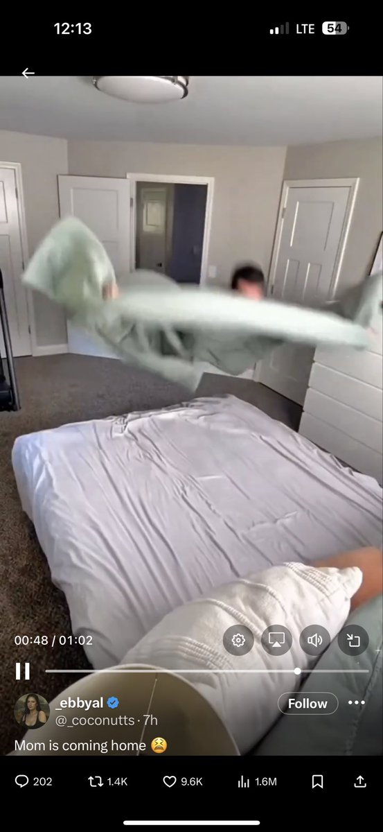 0xAletheion's tweet image. 9 year old me after watching Aladdin