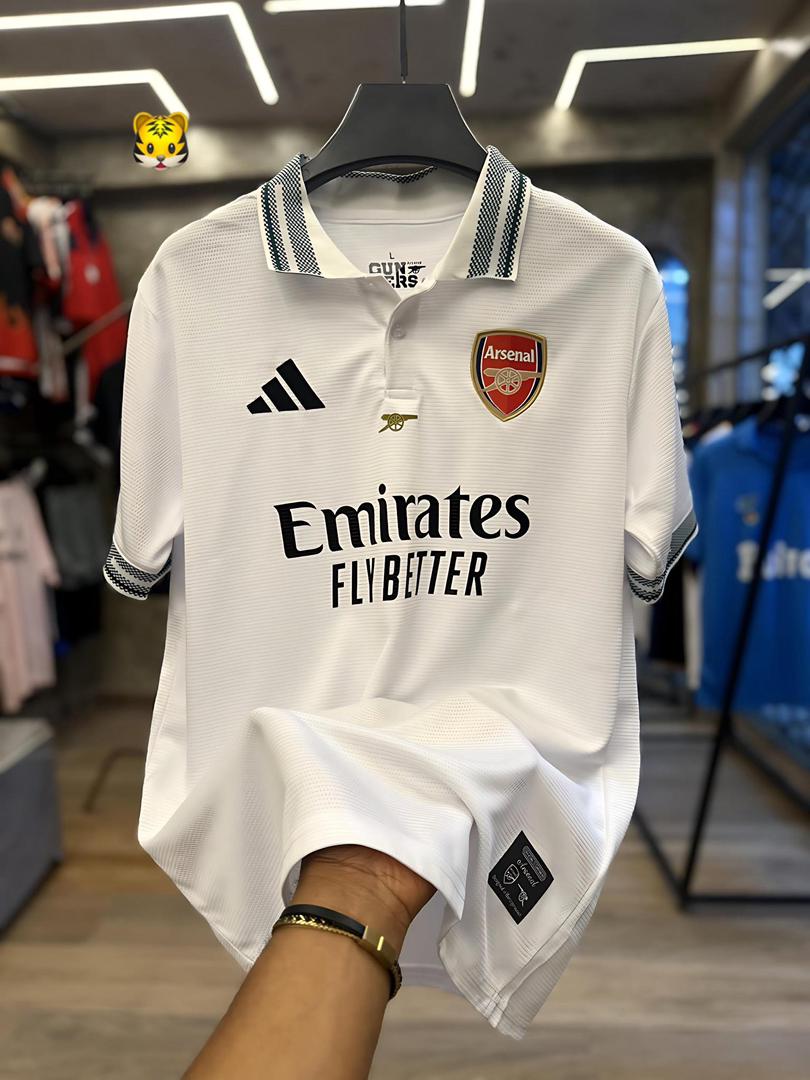 Arsenal official white polo now restocked!....😍

17,000 naira only 

Medium to 2XL sizes available 

DM to get yours now!!!