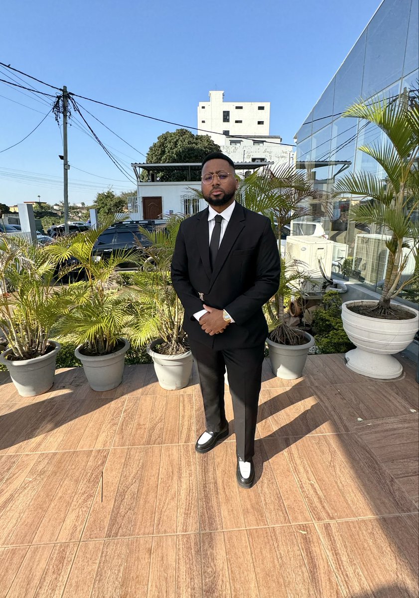 Casamento simples, abençoado e super lindo🤌🏾
Ninguém quis agachar pra gerir espaço e <a href="/Klorokilla/">KILLA</a> como não tem chiliques nem papas 👇🏾