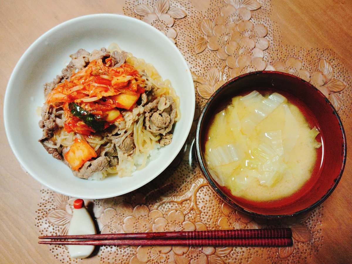夕飯はキムチ牛丼と味噌汁。
#おうちごはん