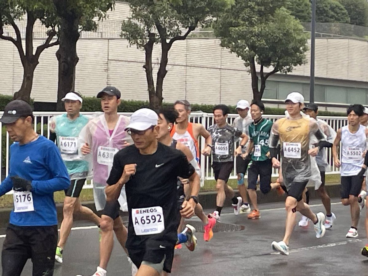 YFM_YF's tweet photo. We are Excellence!!!
従事のスタッフさんや沿道の方にたくさん元気をいただいた42.195kmでした😂
雨だったけど楽しかったー！
#横浜マラソン　#ユニフォームRun
#横浜エクセレンス　#横浜武道館
＃帰りはノーパンだったのは内緒(笑) https://t.co/F4kCNDrfnX