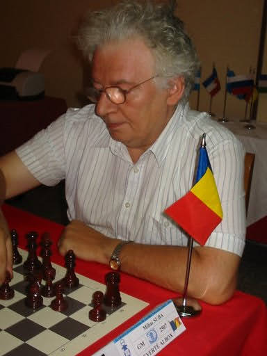 La semana más triste del ajedrez termina con la noticia del fallecimiento del GM Mihai Suba. El ajedrez era su vida y siempre estaba dispuesto a sentarse frente a cualquier aficionado para discutir una posición en el tablero. Descanse en paz.