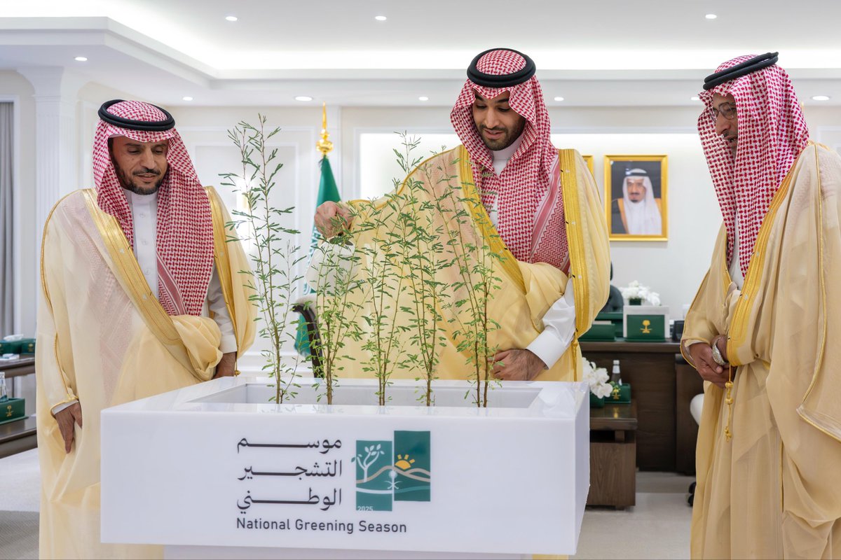 AljoufSA's tweet photo. سمو نائب أمير #منطقة_الجوف يدشّن موسم التشجير الوطني 2025م، ويكرّم شركاء التشجير بالمنطقة.

https://t.co/vxIjPM9lL4 https://t.co/7ssn5pUyBC