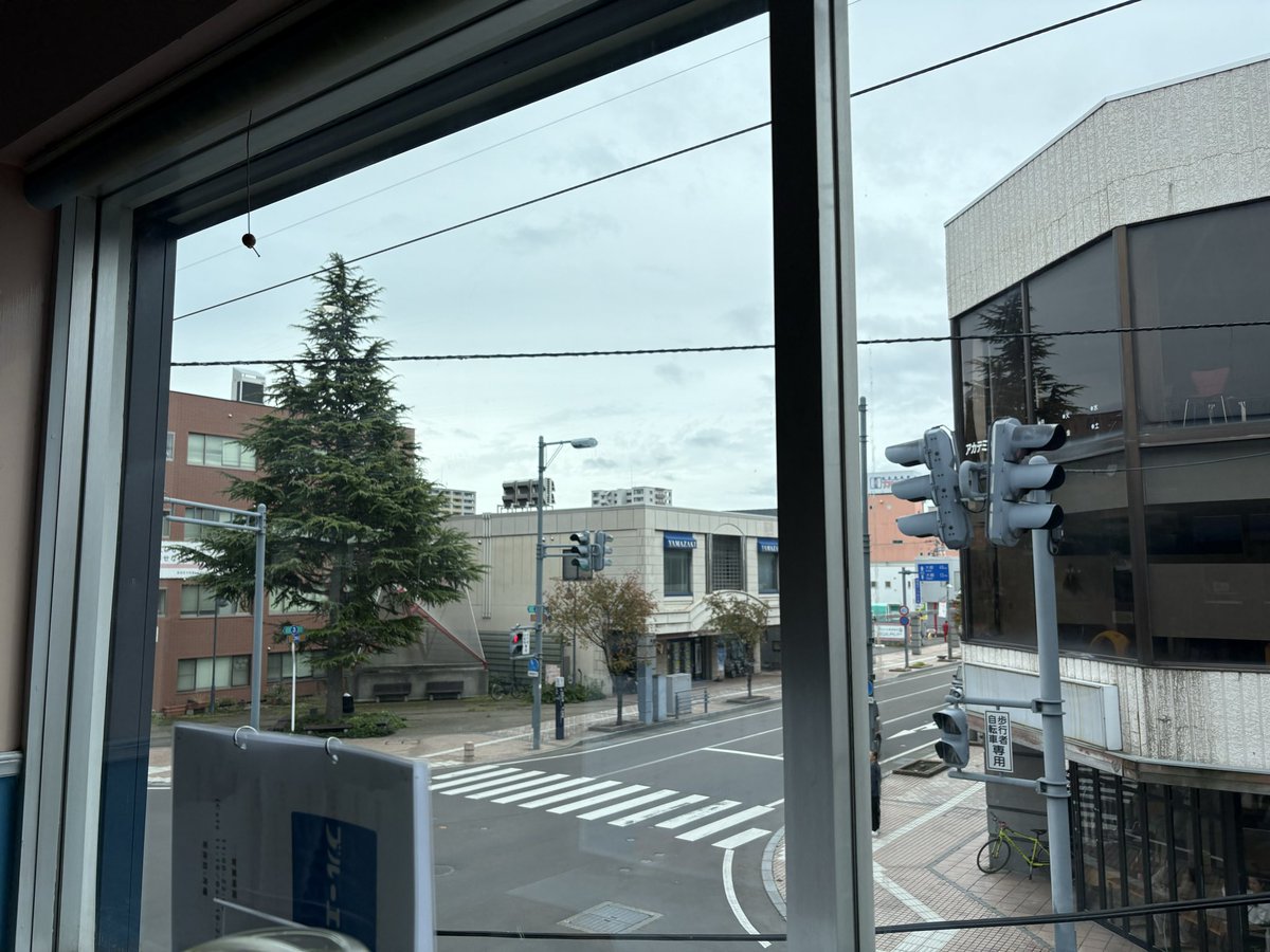 jinorarv76's tweet photo. 新生ブルーエイトでランチしました。
土手町の交差点を行き交う車や人を眺めながらゆっくり過ごしました♪

#ブルーエイト #blueeight  #土手町 
#弘前 https://t.co/KhNDRwnqxa
