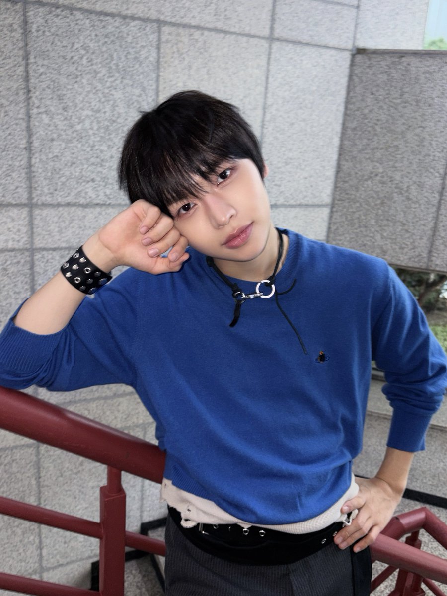 [🌠] #추유찬_DID
아이딧의 데뷔곡 제멋대로 찬란하게 활동을 마쳤습니다!😆
처음 무대부터 마지막 무대까지 정말 모든 순간이 저에게 너무 소중하고 잊지 못할 시간들이었어요
무대 위에서 여러분의 응원과 함성 그리고 눈빛 하나하나가 큰 힘이 되었어요
덕분에 매 무대가 행복했고 매 순간이 제