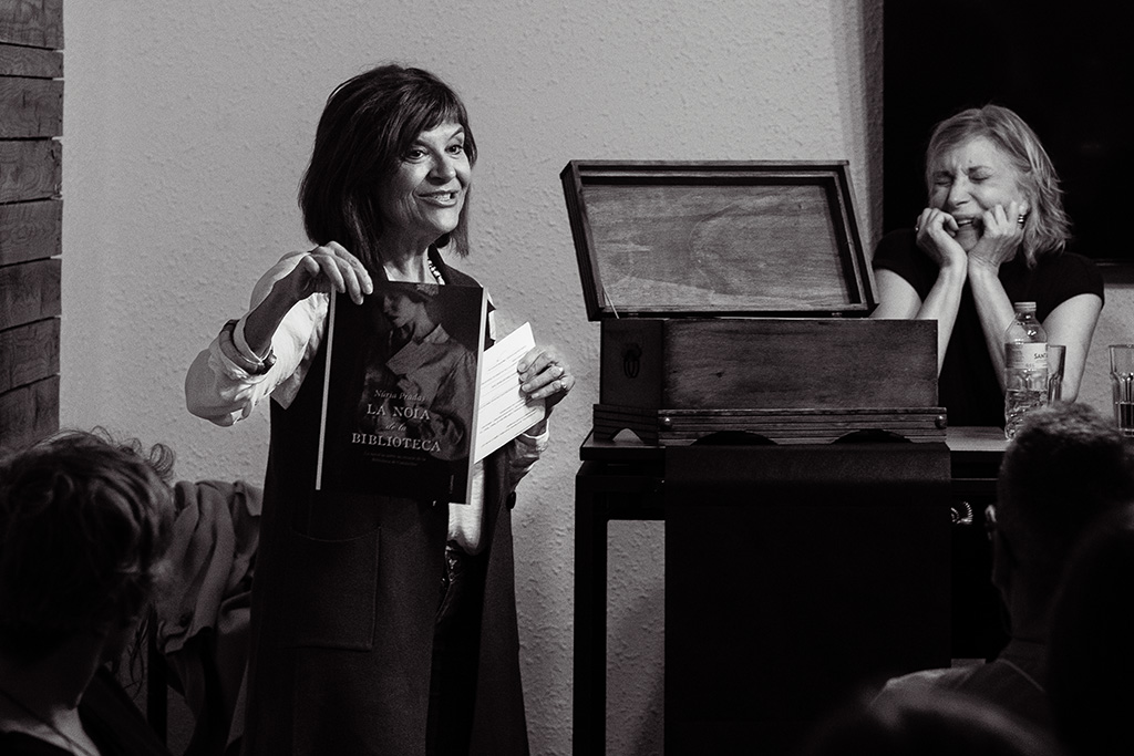 Un acte memorable a la Niu de Lletres, de Barberà del Vallès. Quatre amigues escriptores en taula rodona: Núria Pradas, Glòria Sabaté, Tània Juste i jo mateixa.
Gràcies a la Carol per convidar-nos.
Aquestes son les fotos d'en Xulio...
Fotos: ©xrtrigo.