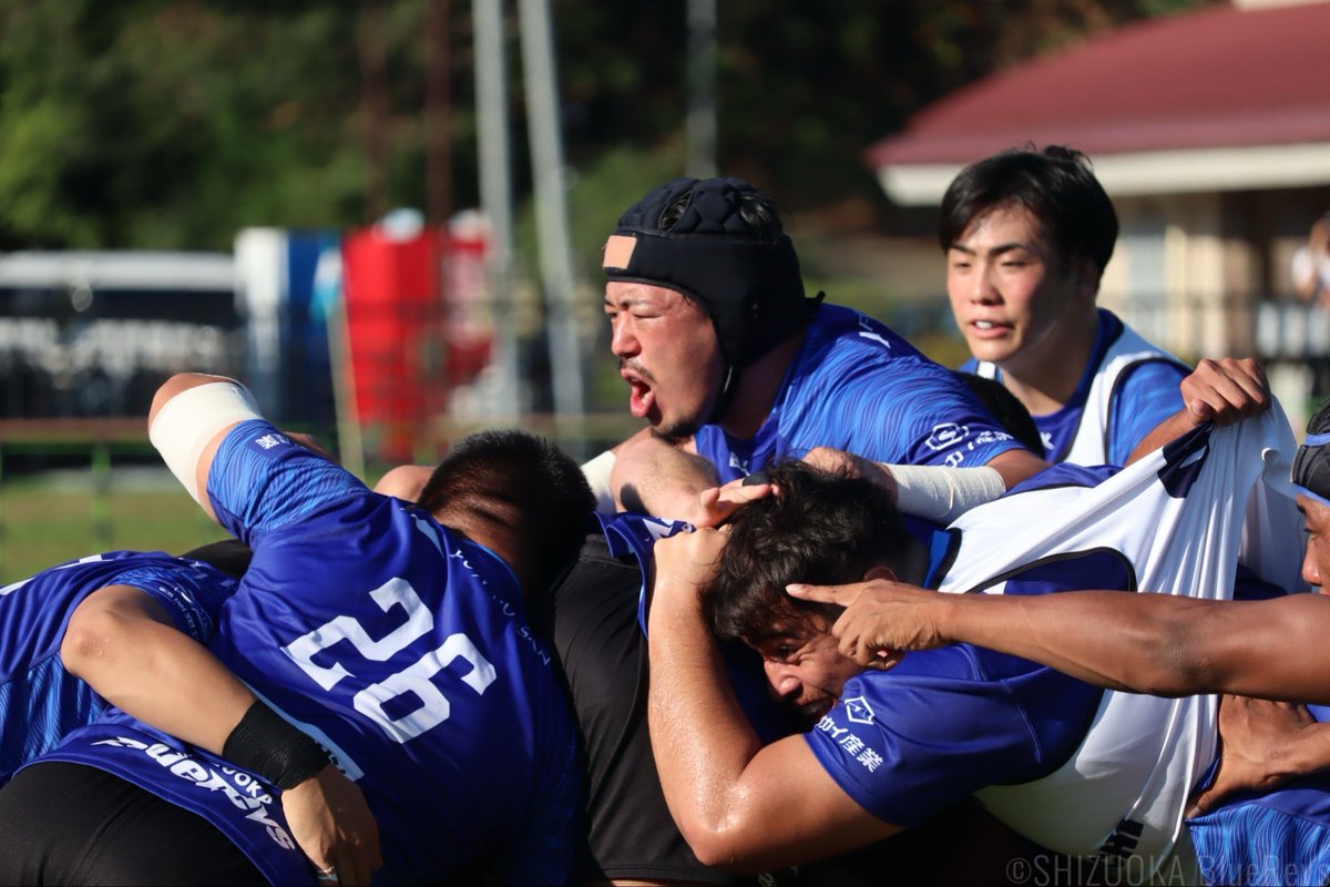 延岡キャンプ 2025 supported by
＃辛麺屋桝元 DAY3
Today's photo📸
本日は雲一つない晴天☀️気温も高い1日🔥全体練習の後、午後はFW、BKに分かれてトレーニング🏋️ハードなメニューが続く中、集中力を切らさずにエナジー全開で取り組みました‼️

🔗写真の続きはこちら(Instagram)