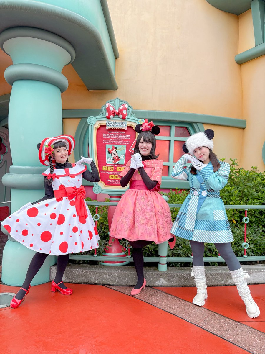 miu_miu_mouse's tweet photo. Minnie’s STYLE STUDIO 
four seasons🌷🌻🍂❄️
ミニーが入って完成するこの併せ🫶🏻
今年も4人でミニスタ四季併せ出来たよ🥹💕

#Dハロ仮装 
#Dハロ仮装2025 https://t.co/90qEtE7kb8