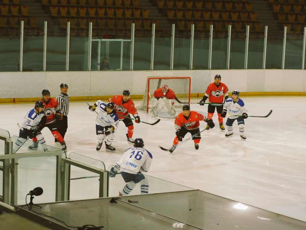 isozakinorie's tweet photo. 本日のJ ICE north division ‼️😁
釧路厚生社対DYNAX の試合は
1対8でDYNAX の勝ちでした。😆
確かにDYNAX は強い。😊
釧路厚生社も負傷者を出しながら
3ピリ最後まで走り抜けました。😆
#次につながる一勝一敗
#DYNAXありがとう
#ユタカアイスアリーナくしろ
#釧路厚生社アイスホッケー部
#DYNAX https://t.co/9qVGlbEkWN