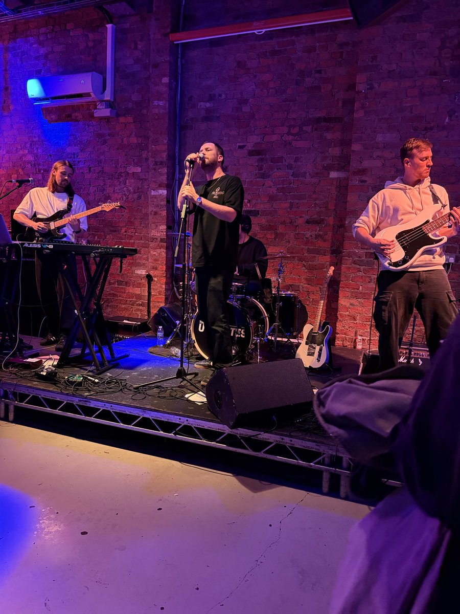 onlyonestevo's tweet photo. Absolutely bloody brilliant performance from @TheUtopiates last night in #Manchester #offthesquare Don’t miss them on the way 🔝 #gigs #gigtastic #tunes https://t.co/nnm9RLqFDr
