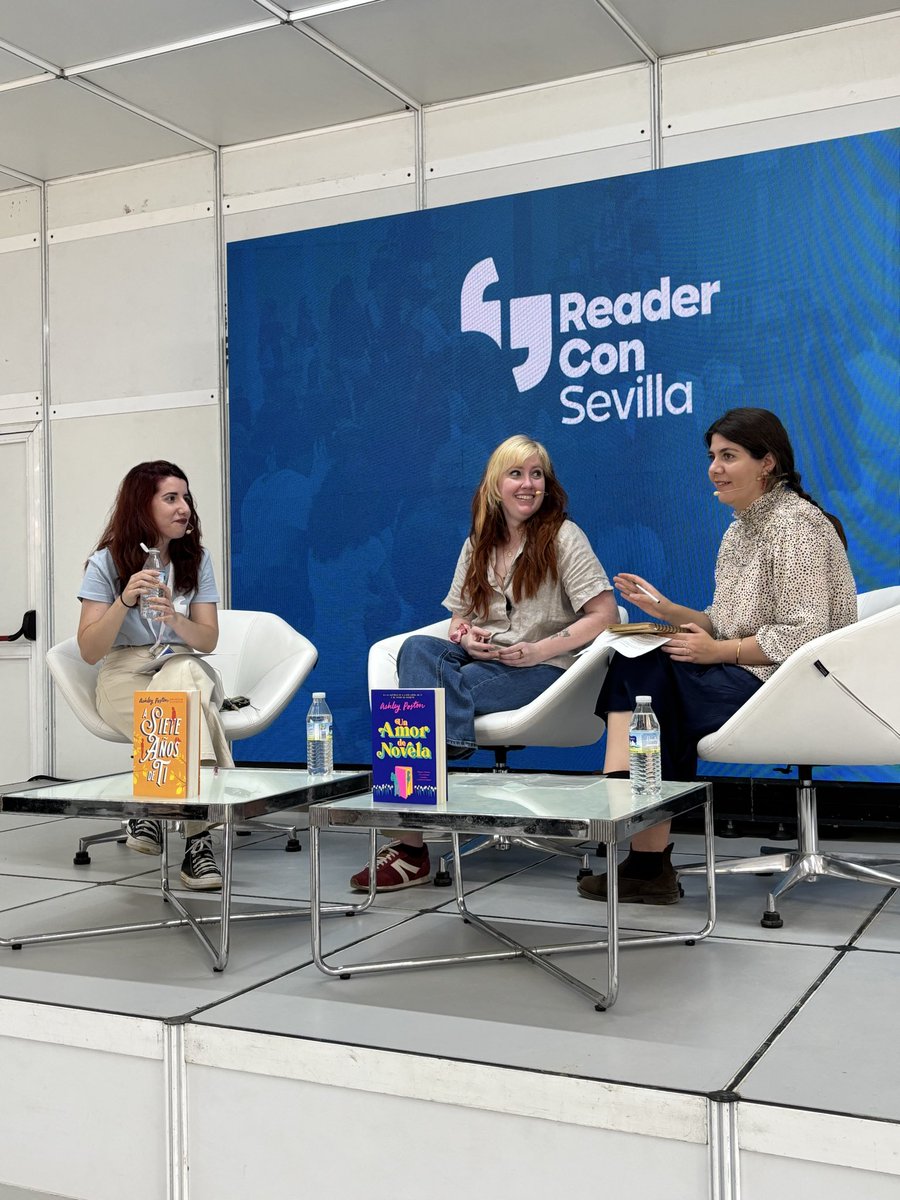AReaderCon's tweet photo. La charla “Reinventando el amor” con Ashley Poston ha empezado, interpreta Marta y modera María #ReaderConSevilla 🩵💙 https://t.co/Sz8J8MA3yj