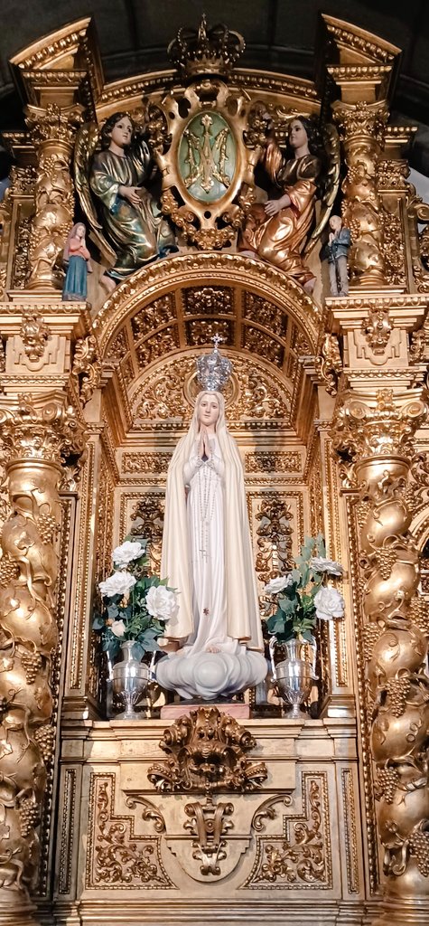 El MAGNIFICAT.

Proclama mi alma la grandeza del Señor,
se alegra mi espíritu en Dios mi salvador;
porque ha mirado la humillación de su esclava.
Desde ahora me felicitarán todas las generaciones,
porque el Poderoso ha hecho obras grandes por mí:
su nombre es santo
y su