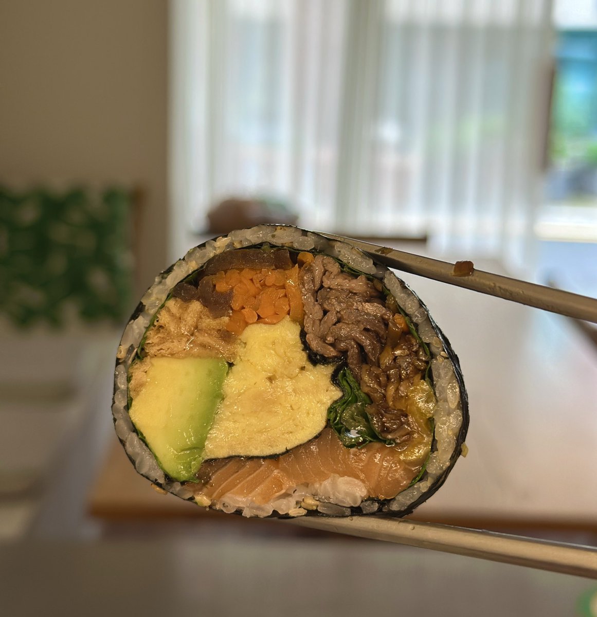 felicejeong's tweet image. 아쥼마 김밥 잘 싸지?