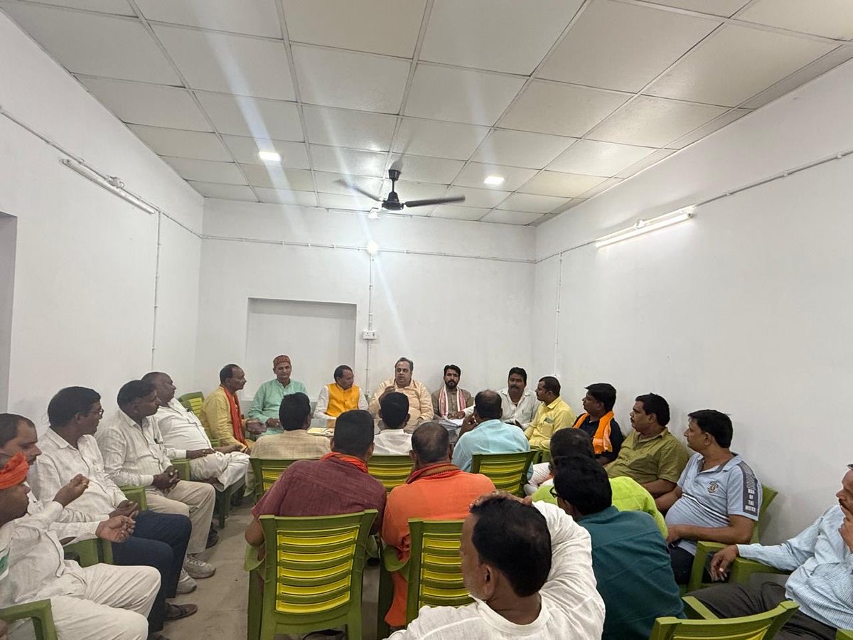 Pankaj Kumar Singh (@drpankajbjp) on Twitter photo बिहार विधानसभा चुनाव के अंतर्गत काराकाट विधानसभा में एनडीए प्रत्याशी श्री महाबली सिंह जी के साथ आगामी चुनाव को लेकर सार्थक चर्चा की।
आगामी बिहार विधानसभा चुनाव में एनडीए की सरकार बन रही है, यह तय है।
जनता का भरोसा और समर्थन विकास, सुशासन और मजबूत नेतृत्व की ओर स्पष्ट रूप से जा बिहार विधानसभा चुनाव के अंतर्गत काराकाट विधानसभा में एनडीए प्रत्याशी श्री महाबली सिंह जी के साथ आगामी चुनाव को लेकर सार्थक चर्चा की।
आगामी बिहार विधानसभा चुनाव में एनडीए की सरकार बन रही है, यह तय है।
जनता का भरोसा और समर्थन विकास, सुशासन और मजबूत नेतृत्व की ओर स्पष्ट रूप से जा