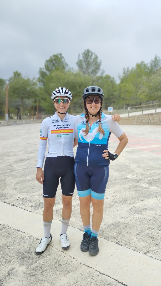 📸El movimiento #WomenInBike ha disfrutado hoy de una quedada de lo más especial junto a toda una campeona de España de Ciclocross✨

👉 Sofía Rodríguez (<a href="/nestacx/">NESTA - MMR cycling team</a>) ha compartido pedaladas junto a una docena de mujeres por las inmediaciones del municipio alicantino de Petrer👏