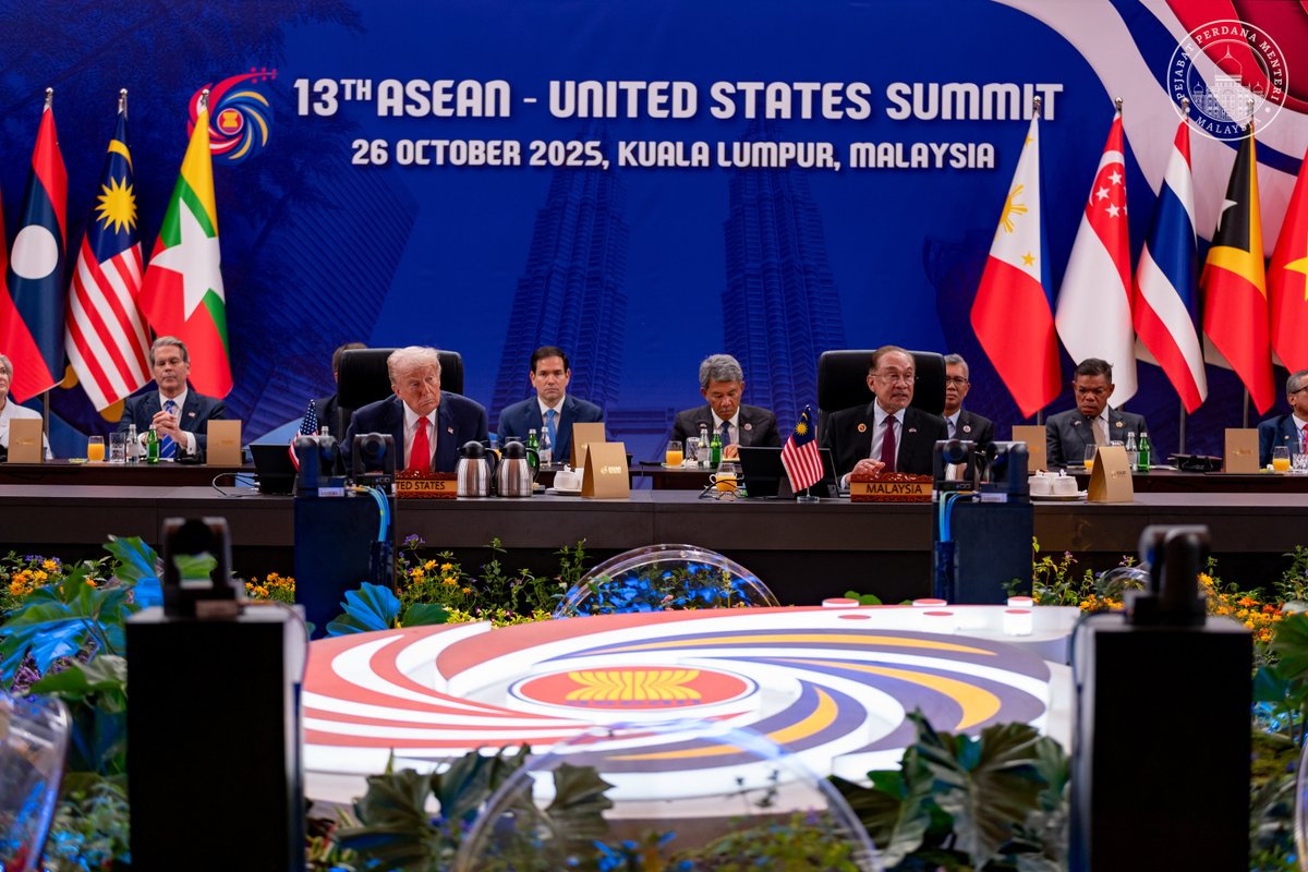 anwaribrahim's tweet image. Hubungan antara ASEAN dan Amerika Syarikat yang berteraskan aspirasi bersama untuk keamanan dan kemakmuran kini diperkukuh melalui kerjasama strategik yang semakin menyeluruh dan berpaksikan manfaat bersama.

Kedua-dua rantau memiliki potensi membuka lembaran baharu perdagangan,…