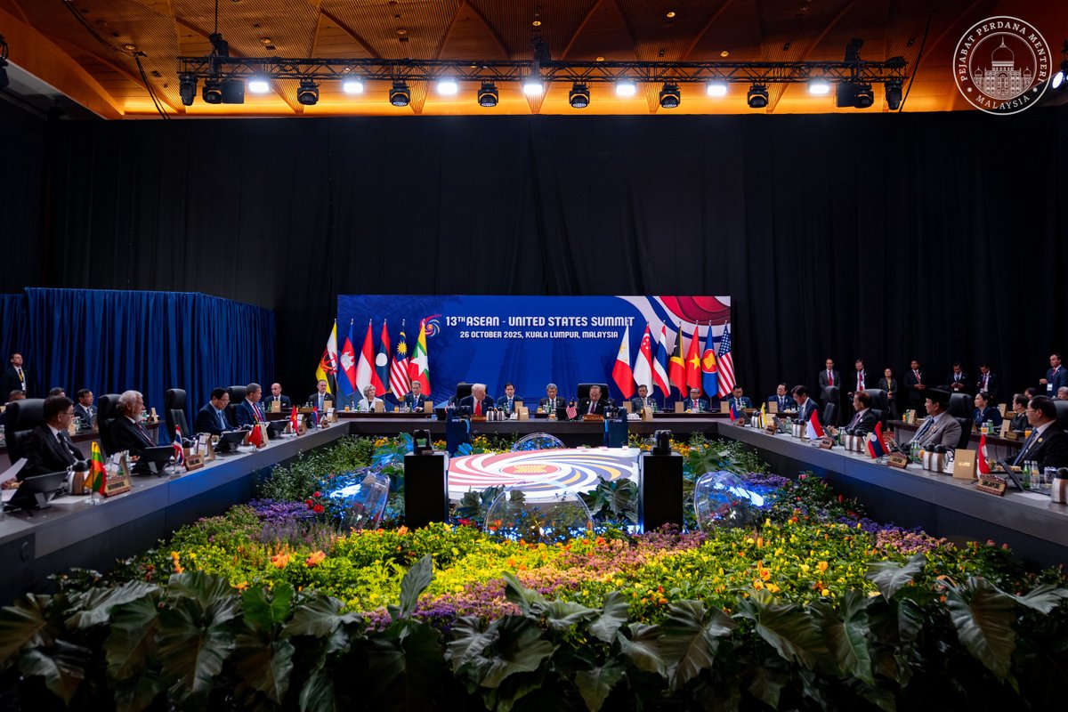 anwaribrahim's tweet image. Hubungan antara ASEAN dan Amerika Syarikat yang berteraskan aspirasi bersama untuk keamanan dan kemakmuran kini diperkukuh melalui kerjasama strategik yang semakin menyeluruh dan berpaksikan manfaat bersama.

Kedua-dua rantau memiliki potensi membuka lembaran baharu perdagangan,…