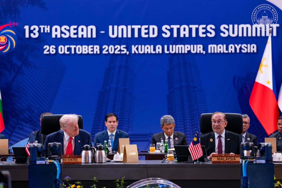 anwaribrahim's tweet image. Hubungan antara ASEAN dan Amerika Syarikat yang berteraskan aspirasi bersama untuk keamanan dan kemakmuran kini diperkukuh melalui kerjasama strategik yang semakin menyeluruh dan berpaksikan manfaat bersama.

Kedua-dua rantau memiliki potensi membuka lembaran baharu perdagangan,…