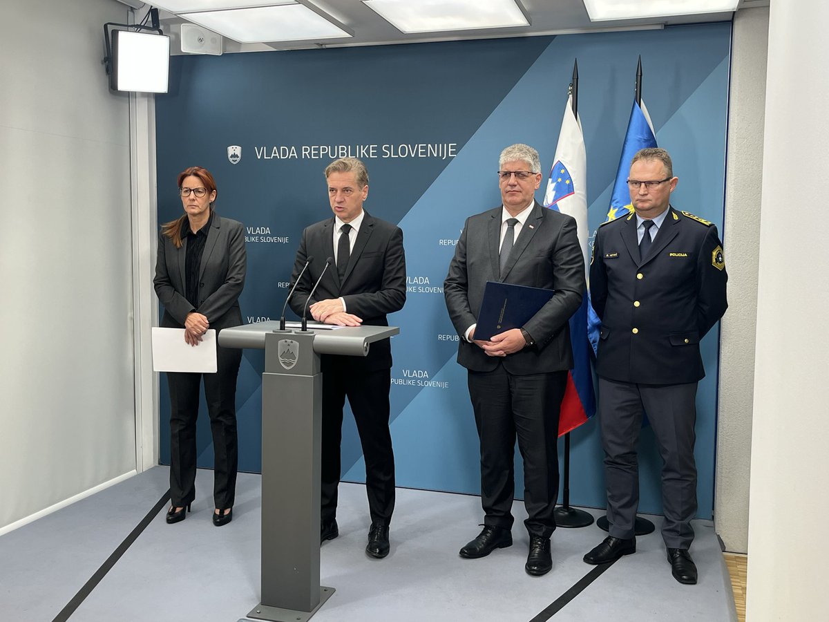 Nika Kunaver tweet media