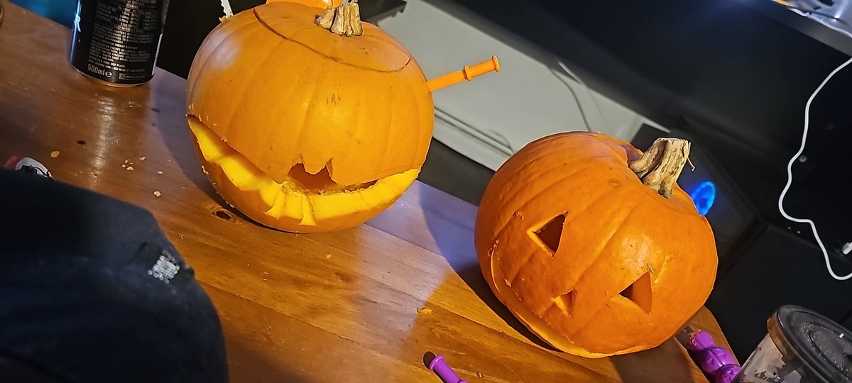 Tiss spooky season i know they aint penguin related but we had great fun doimg them 🥰