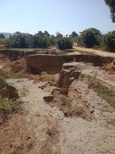 kcdforum's tweet photo. Imagine this road connecting nearly 10,000 people and 36 polling units 😡
@SenBalaMohammed, you've done well in many areas, but the people of Kurmi remain forgotten. Their desperate need for a road has been ignored for too long. They deserve attention and action! 
#greaterbauchi https://t.co/ZucNfcyjfe