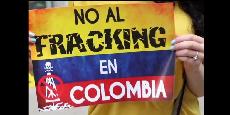 MrLandscape10's tweet image. 1/11

La Senadora @MariaFdaCabal, promover más gas, carbón, petróleo y fracking no es &quot;poner la casa en orden&quot;.

Es profundizar la dependencia de energías sucias y agravar la crisis climática, social y económica de.

Les explico con evidencia por qué👇🏽:

#NoAlFracking…