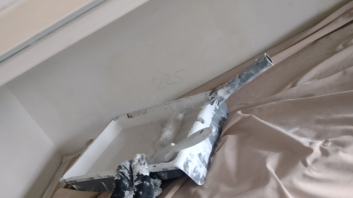 Kwast NU de laatste muurschilderingen van mn badkamermeneren DR ONDER 💪 '225' Onthouwe jullie het ff?