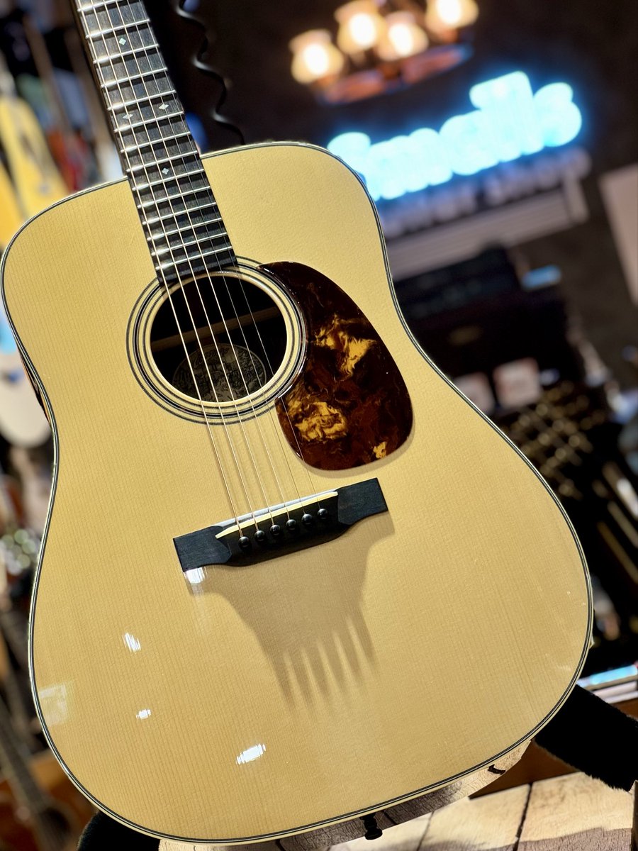 【Collings】
D2AHC Hill Country

コリングスが持つ良さをしっかりと継承しながら、よりアコースティックに、よりダイナミックに、進化を遂げた新シリーズ

mikigakki.com/shop/g/gsa2510…

#miki #smalls