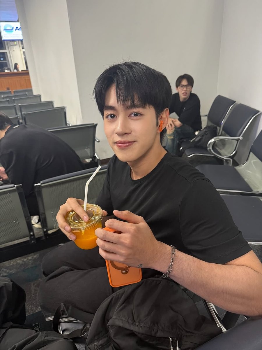 GunRatchanonFan's tweet image. 𝟐𝟔/𝟏𝟎/𝟐𝟎𝟐𝟓 : 𝐈𝐧𝐬𝐭𝐚𝐠𝐫𝐚𝐦𝐬 𝐏𝐨𝐬𝐭 𝐔𝐩𝐝𝐚𝐭𝐞 
♡gunn.proxie
ชาวเชียงใหม่เจอกันรอบหน้านะครับ🙏🏻🥹🧡
🖇️ instagram.com/p/DQRWMrAkhQF/…
🐰 #PROXIEth #PROXIEGun  ˑ͙ ♡︎ 𓈒 🏹