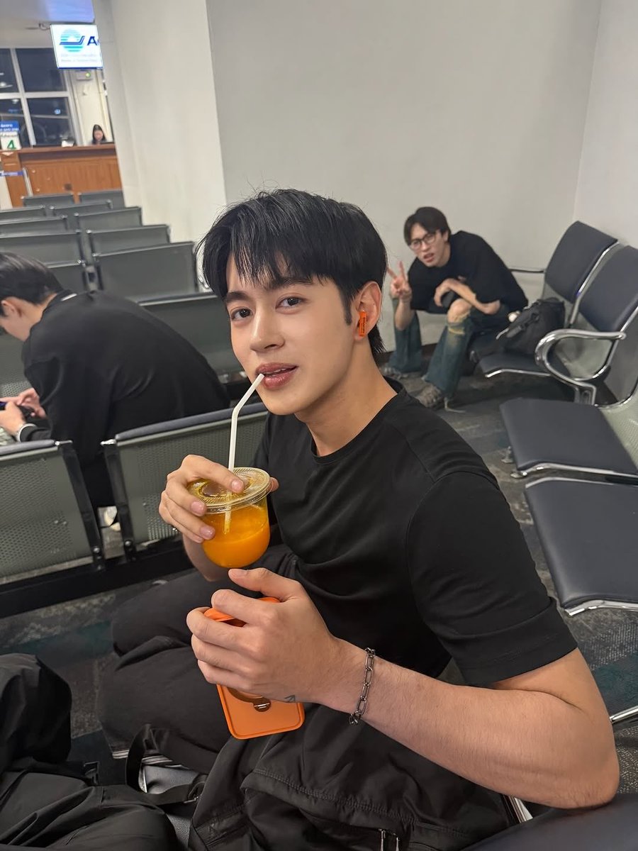 GunRatchanonFan's tweet image. 𝟐𝟔/𝟏𝟎/𝟐𝟎𝟐𝟓 : 𝐈𝐧𝐬𝐭𝐚𝐠𝐫𝐚𝐦𝐬 𝐏𝐨𝐬𝐭 𝐔𝐩𝐝𝐚𝐭𝐞 
♡gunn.proxie
ชาวเชียงใหม่เจอกันรอบหน้านะครับ🙏🏻🥹🧡
🖇️ instagram.com/p/DQRWMrAkhQF/…
🐰 #PROXIEth #PROXIEGun  ˑ͙ ♡︎ 𓈒 🏹