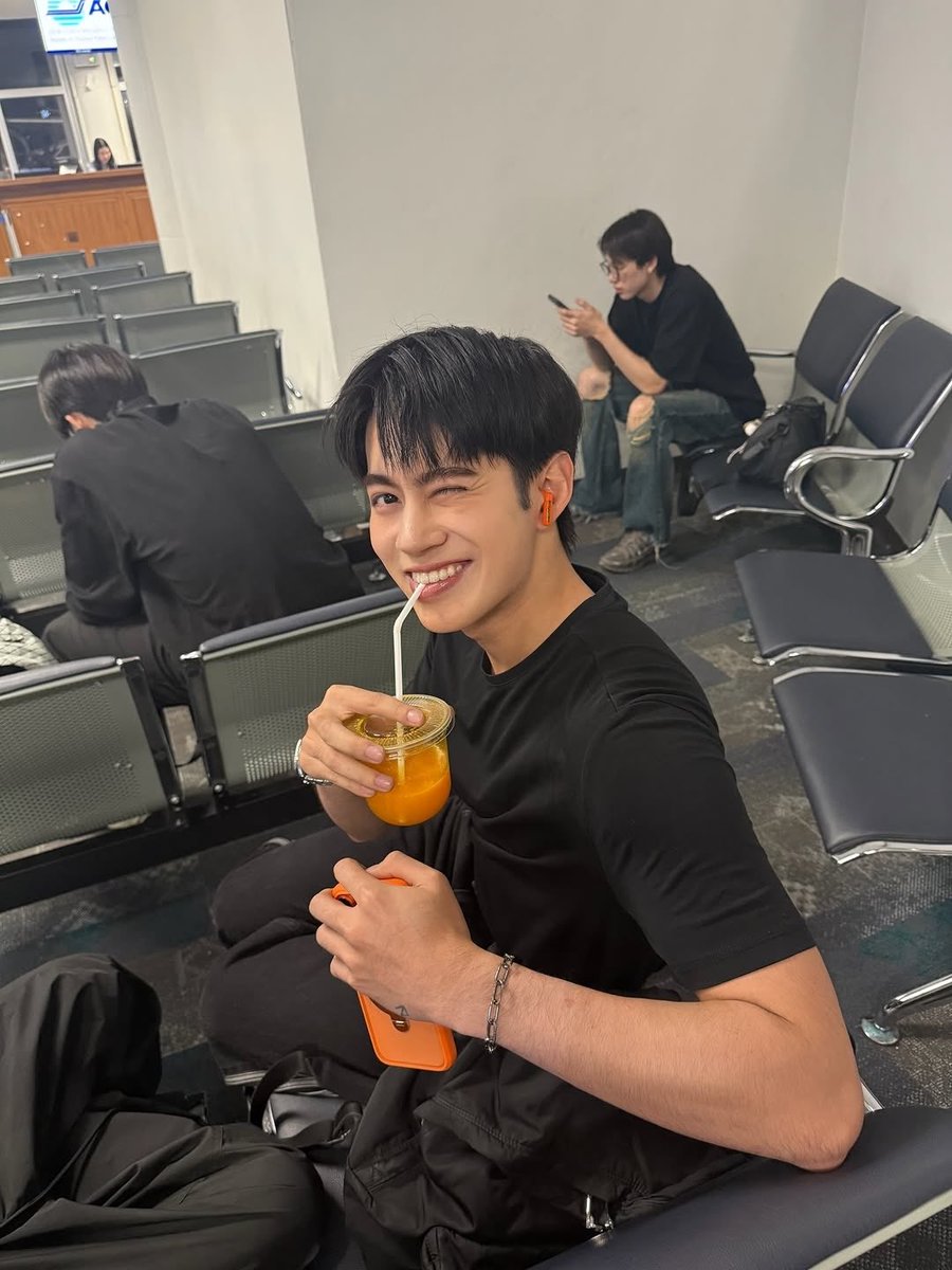 GunRatchanonFan's tweet image. 𝟐𝟔/𝟏𝟎/𝟐𝟎𝟐𝟓 : 𝐈𝐧𝐬𝐭𝐚𝐠𝐫𝐚𝐦𝐬 𝐏𝐨𝐬𝐭 𝐔𝐩𝐝𝐚𝐭𝐞 
♡gunn.proxie
ชาวเชียงใหม่เจอกันรอบหน้านะครับ🙏🏻🥹🧡
🖇️ instagram.com/p/DQRWMrAkhQF/…
🐰 #PROXIEth #PROXIEGun  ˑ͙ ♡︎ 𓈒 🏹