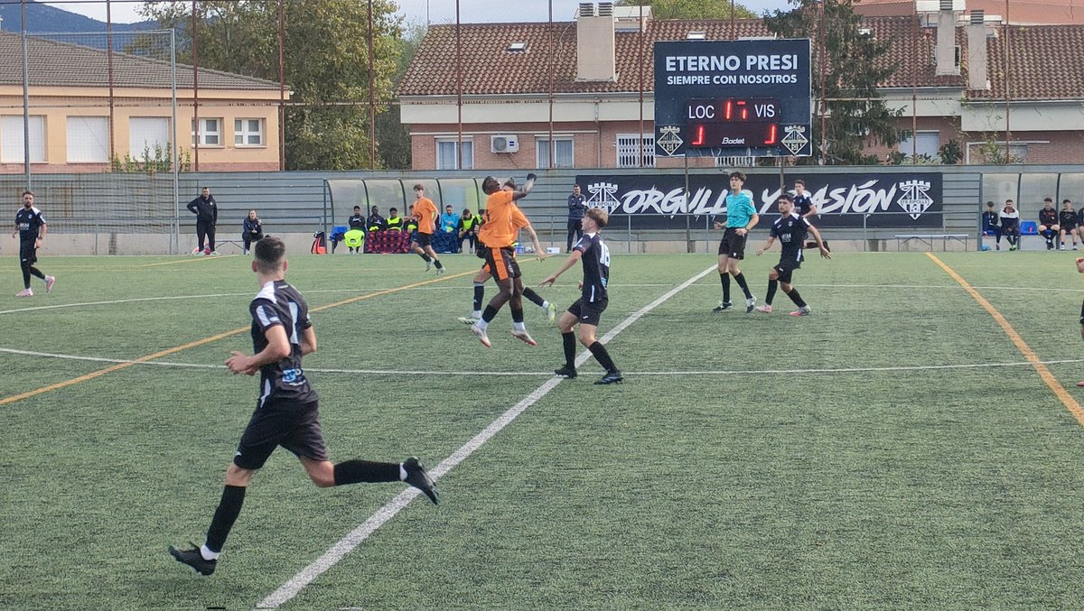 somdelhospi's tweet photo. 🕒 Descans a l'Industrial
➡️ @EscuelaRipollet 2-0 Escola Pia Terrassa
📝 El doblet de Covarsi permet els locals, més agressius i intensos, marxar al vestidor amb una renda molt favorable.
#TheCatalanGroundhopper #FutbolCat #groundhopping #3cat7 https://t.co/JZoRhvG5La