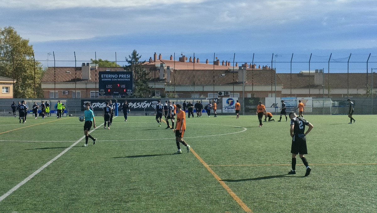 somdelhospi's tweet photo. 🕒 Descans a l'Industrial
➡️ @EscuelaRipollet 2-0 Escola Pia Terrassa
📝 El doblet de Covarsi permet els locals, més agressius i intensos, marxar al vestidor amb una renda molt favorable.
#TheCatalanGroundhopper #FutbolCat #groundhopping #3cat7 https://t.co/JZoRhvG5La