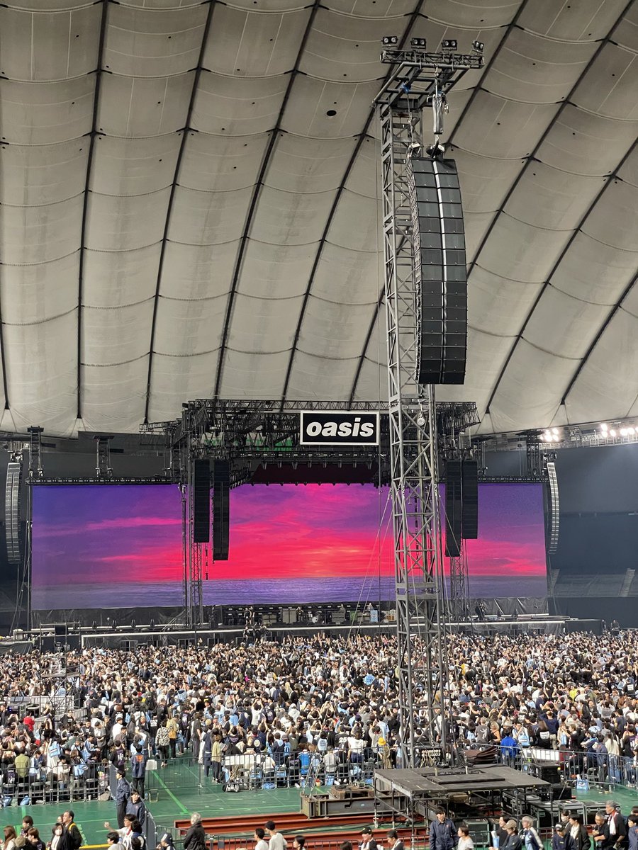 Eden_TheBand's tweet photo. 人生初、念願のオアシス！
まさか生でライブが観れるとは思ってなかった。幸せな2時間でした
#oasislive25 https://t.co/vciVlNkRGF