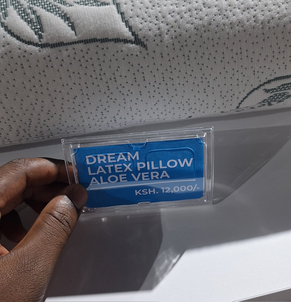 BettKMax's tweet photo. Pillow 12K na naezakula Jaba nisilale 😂 https://t.co/xY02u6rSze