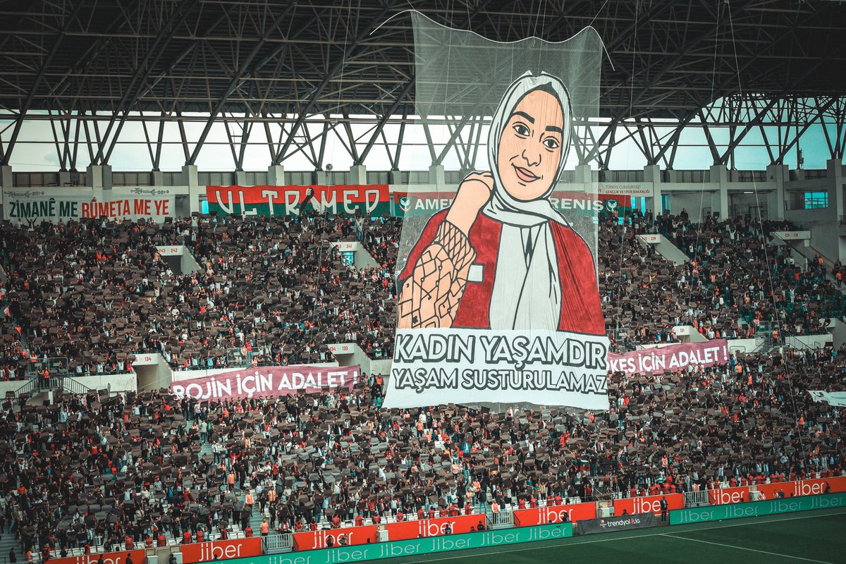 amedskofficial's tweet image. Bıkmadan, usanmadan sesimizi yükseltmeye devam edeceğiz!
Rojin için adalet, herkes için adalet!
Bu anlamlı koreografiyi hazırlayan UltrAmed grubuna ve tüm taraftarlarımıza teşekkür ediyoruz.
#RojinİçinAdalet