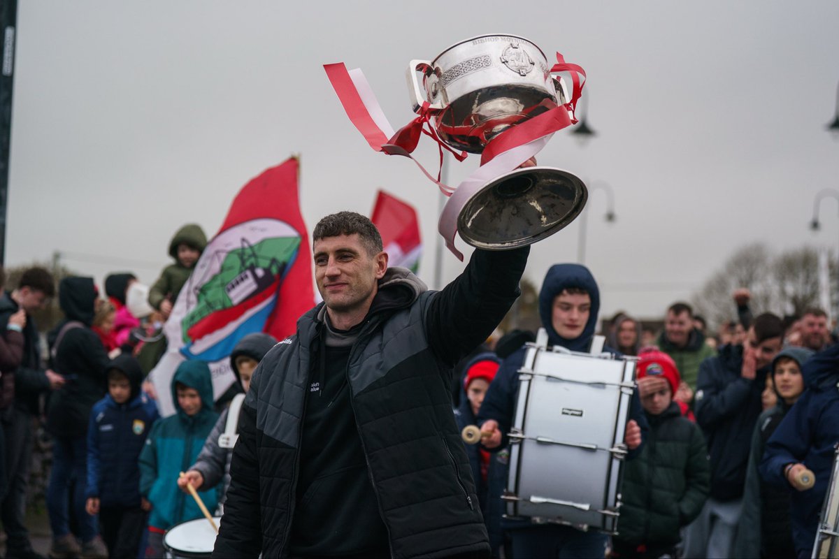 radiokerrysport's tweet photo. Paul Geaney carries the Bishop Moynihan trophy over the Blennervile Bridge after Dingle end their 77 year wait for a County Championship

Coverage on Radio Kerry was brought to you by Garveys SuperValu https://t.co/mY5a0xjOG5