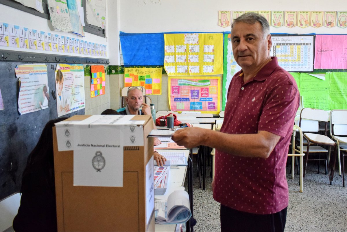 Como cada vez que la democracia nos convoca, voté en la Escuela N° 43 Francisco Laprida, en Remedios de Escalada. Vayamos todos y todas a votar con esperanza y compromiso por el futuro de nuestra Patria 🇦🇷