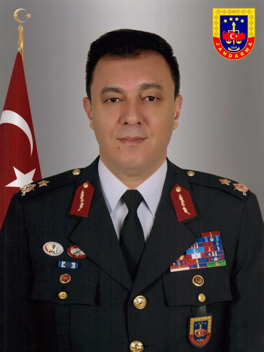 Jandarma Genel Komutanlığı Kaçakçılık ve Organize Suçlarla Mücadele Daire Başkanı, mesai arkadaşımız Tuğgeneral Selami Akşit’in geçirdiği rahatsızlık sonucu vefat ettiğini büyük bir üzüntüyle öğrendim.

Merhuma Allah’tan rahmet, ailesine ve Jandarma Teşkilatımıza sabır ve