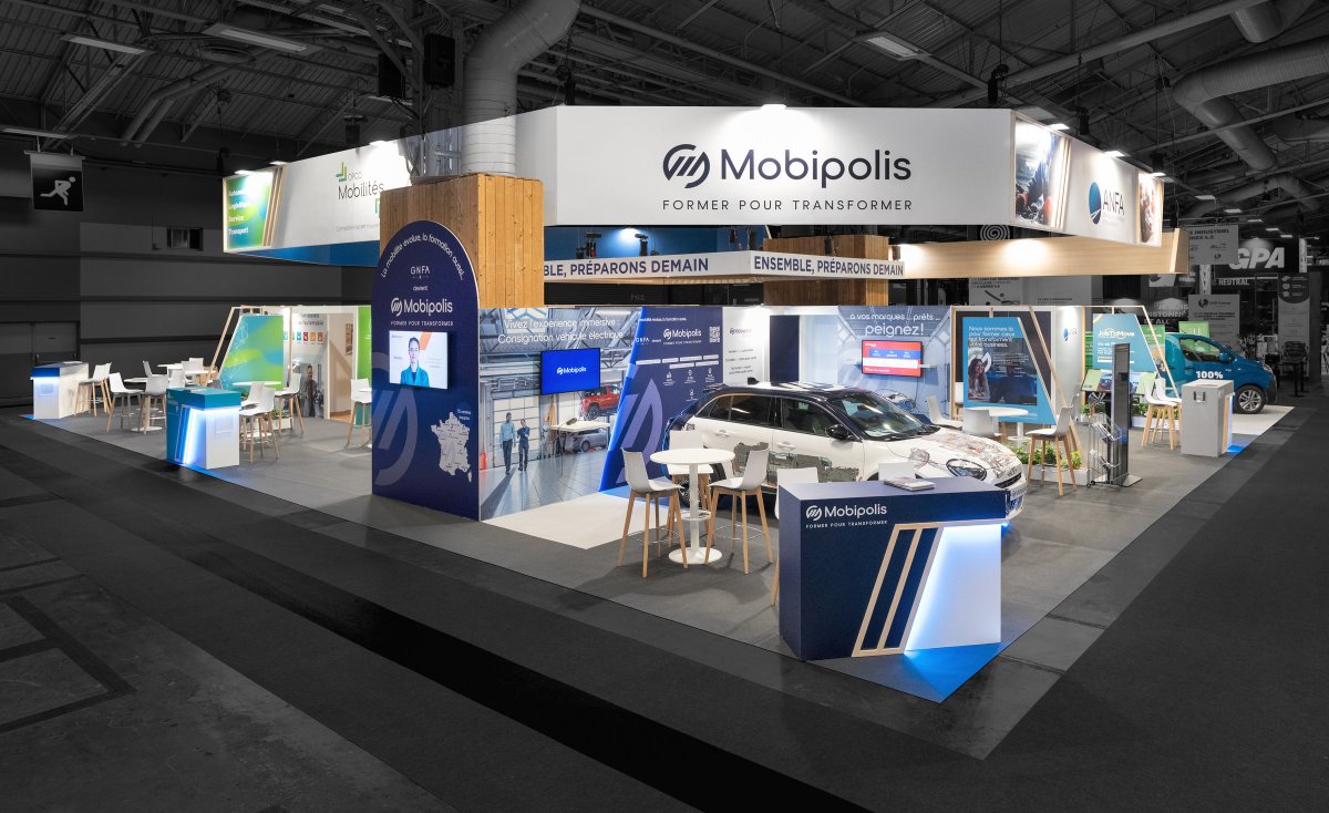 A l’occasion du salon <a href="/EQUIP_AUTO/">EQUIP AUTO</a>, R2 Stand &amp; Event réalise un stand sur-mesure de 399 m² pour Mobilians et ses 5 partenaires, intégrant plusieurs zones stratégiques et une architecture harmonisée afin de capter le trafic depuis les deux principaux points d’entrée du salon.