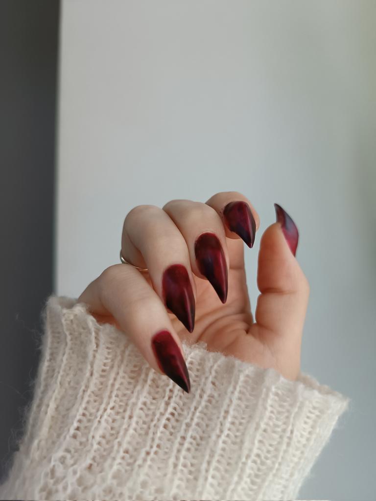 Обновила, это вампырский разъëб, конечно 💅