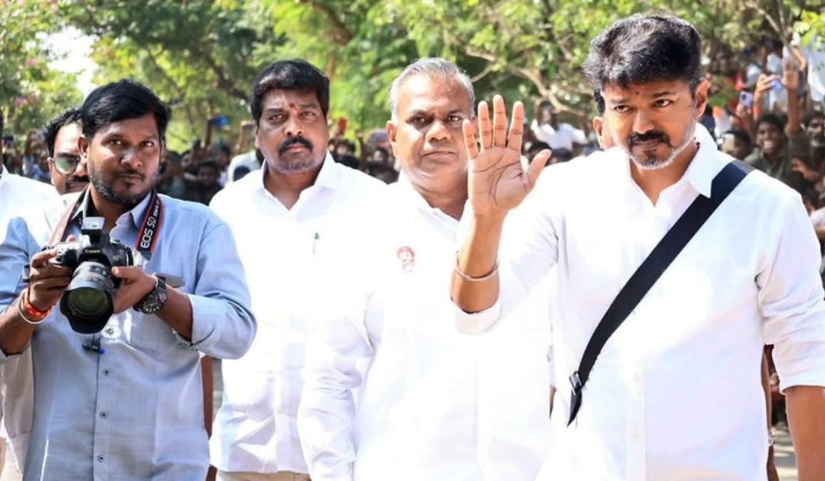 Rana Ashish Mahesh (@ranaashish25) on Twitter photo One has to learn loyalty from Vj fans.
Anna's carelessness was a reason for 41 deaths, not a shed of tear, he blamed govt - They support. 
Anna says police did not meet  his demands like 'lathi charge on fans incase they approach him if he visits victim families in Karur' , so One has to learn loyalty from Vj fans.
Anna's carelessness was a reason for 41 deaths, not a shed of tear, he blamed govt - They support. 
Anna says police did not meet  his demands like 'lathi charge on fans incase they approach him if he visits victim families in Karur' , so