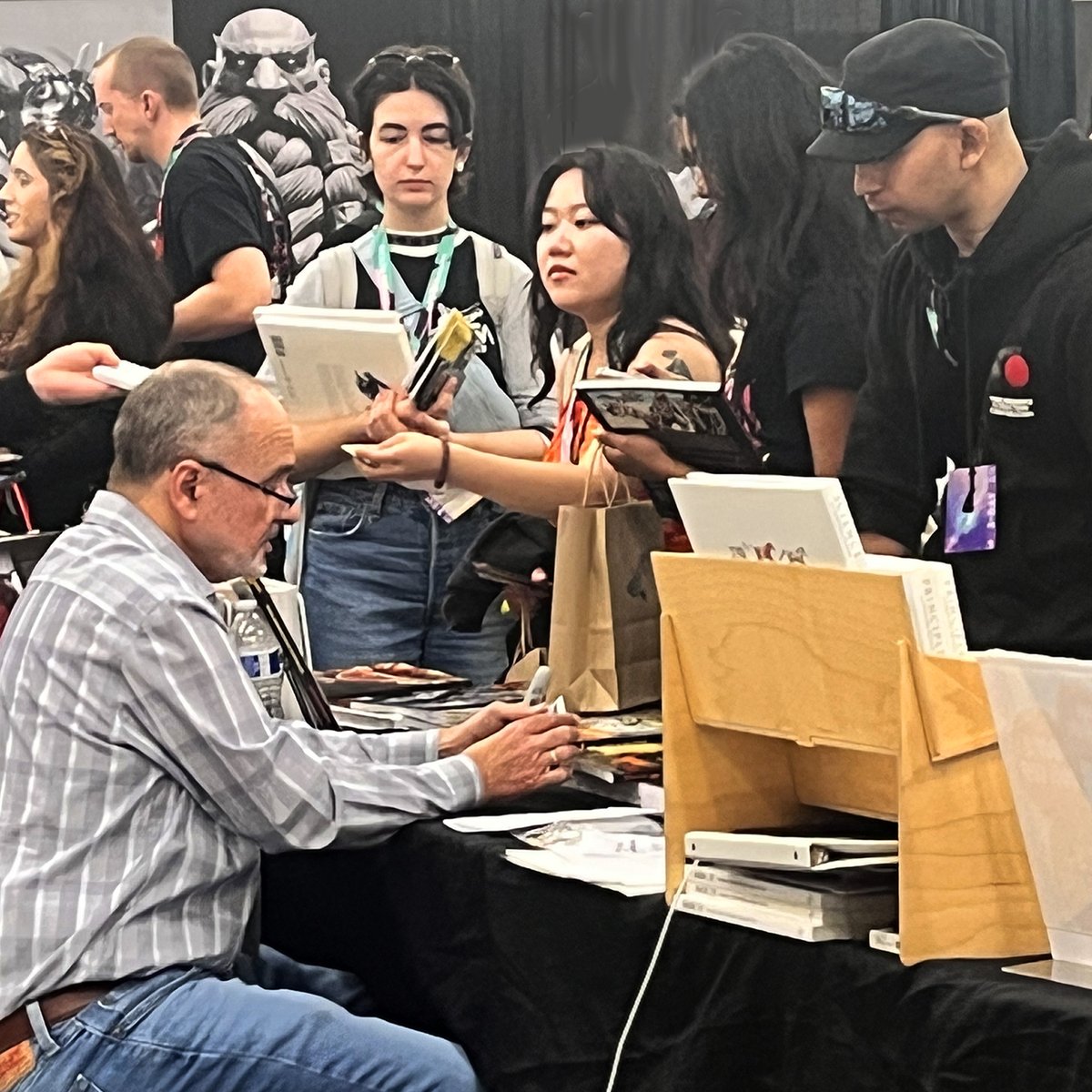 marcosmateum's tweet image. Great time at @lightboxexpo yesterday! Signing books, chatting about art and other things in wonderful company. Thank you to everyone who attended and dropped by @designstudiopress booth, It really was a pleasure meeting and talking to you all! #lightbox #marcosmateumestre