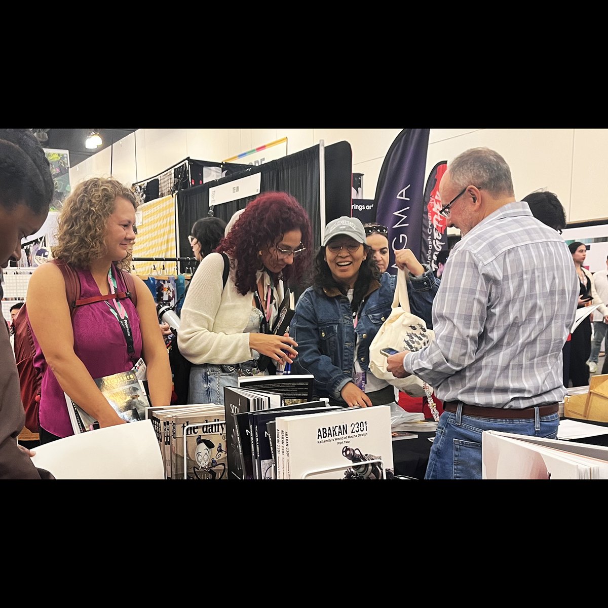 marcosmateum's tweet image. Great time at @lightboxexpo yesterday! Signing books, chatting about art and other things in wonderful company. Thank you to everyone who attended and dropped by @designstudiopress booth, It really was a pleasure meeting and talking to you all! #lightbox #marcosmateumestre