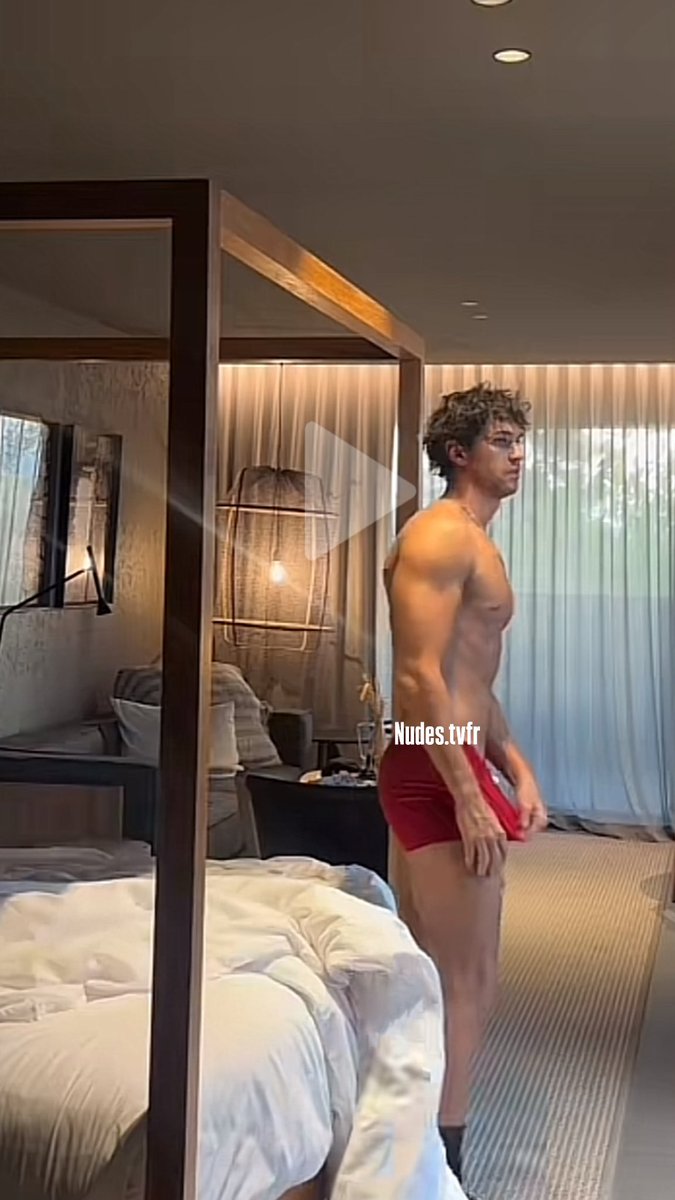 inconnu78524337's tweet photo. Vous pensez quoi de ma nouvelle bannière, et de ma nouvelle PDP… ? 
Et sinon on est d’accord que Nigues est super sexy au réveil ? 🥵 https://t.co/lAdWoaDrHn
