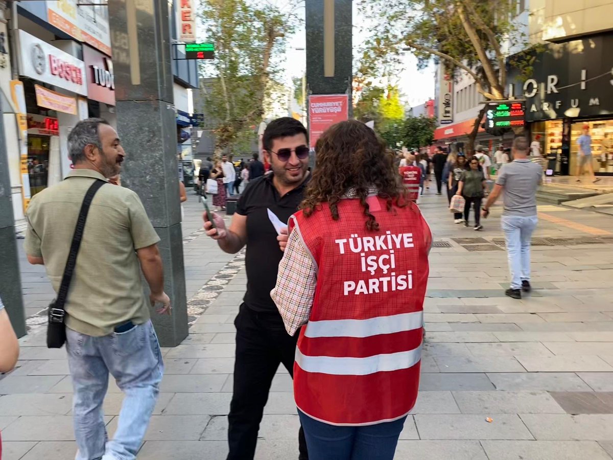 Bildirilerimizle, yayınlarımızla Kapalı Yol’daydık. 

Bu kentin devrimcileri şehrin her sokağında mücadeleyi büyütüyor! 
Halkımızı omuz vermeye, mücadeleyi büyütmeye çağırıyoruz!